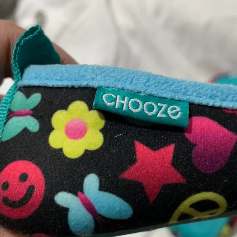 Chooze 9-10 slippers nwot black mismatched match